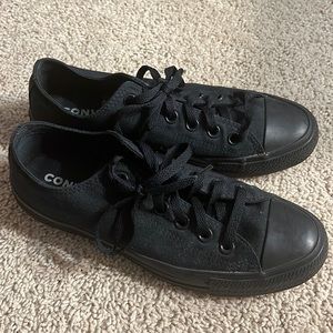 Black Low Rise Converse Size 8